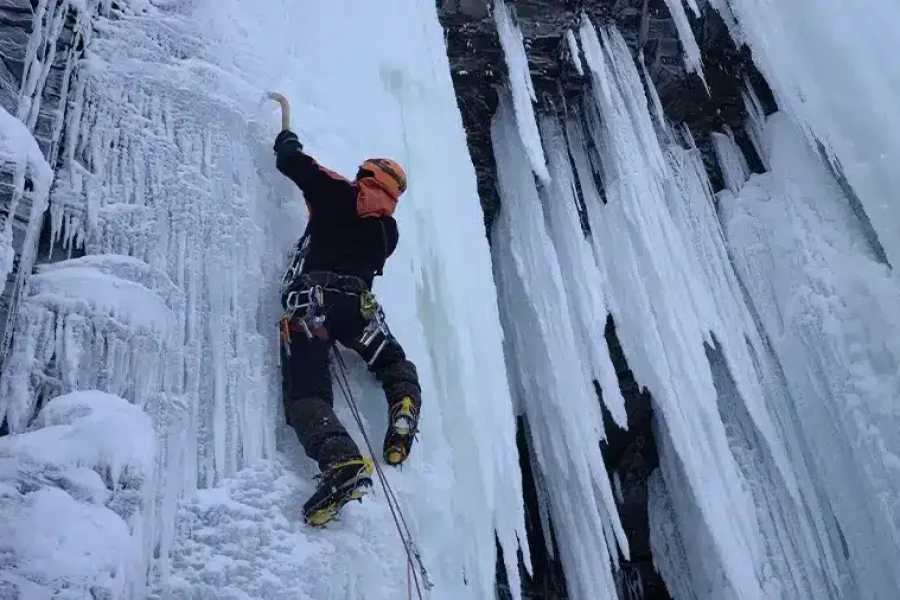 Ice Climbing – Abisko Adventure